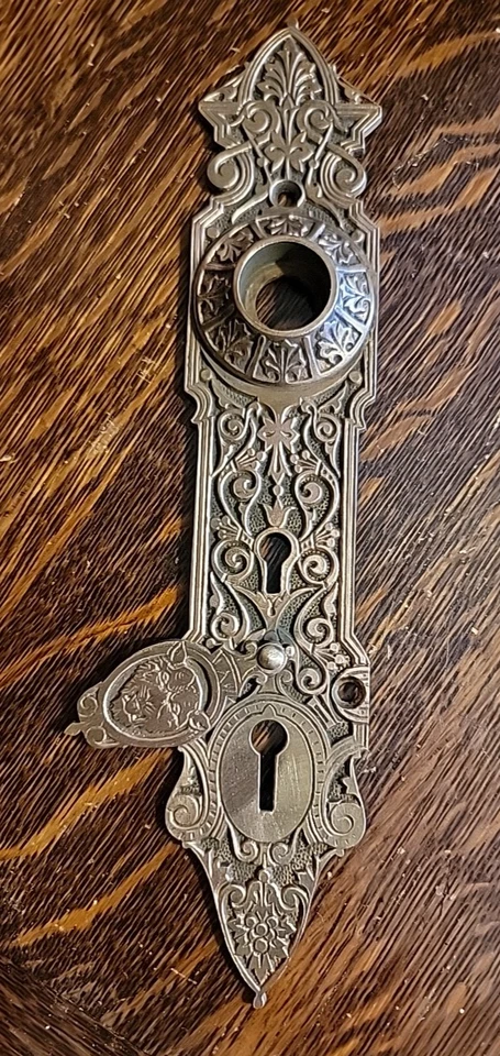 Редкая Старинная Декоративная Тарелка с Дверной Ручкой Рассела Эрвина с Крышкой Замочной скважины Льва Бронза - Изображение 3 из 4