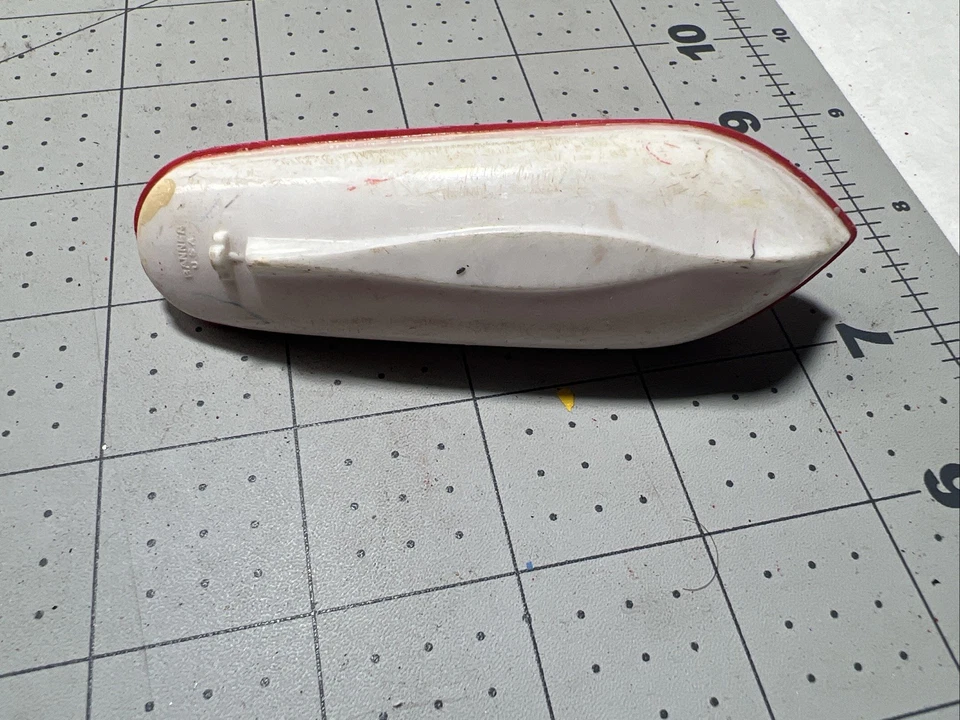 Barco de juguete de plástico duro vintage Banner EE. UU. 4" rojo y amarillo Foto 3 de 3