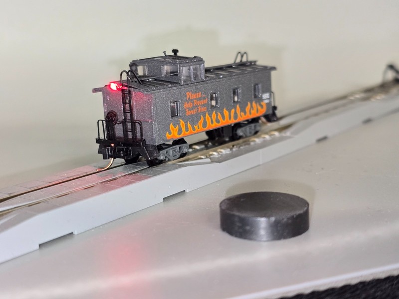 MT caboose SBX Flames  GATR Works cbl-G3-1rs EOT installed   Reed Switch!