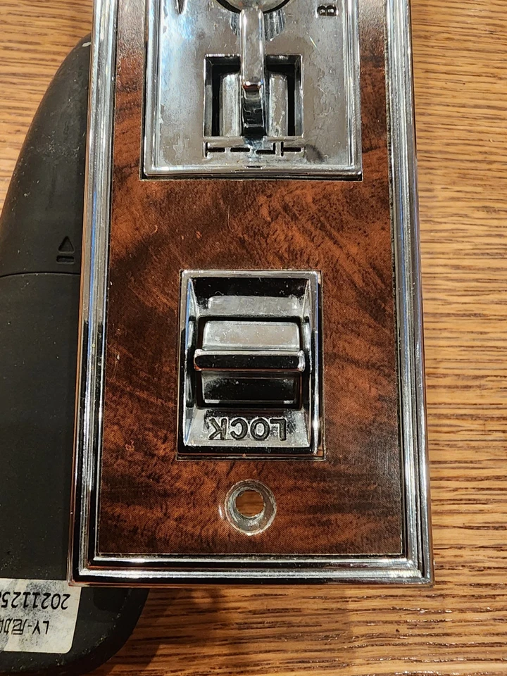 1980-1985 Olds Oldsmobile Toronado переключатель блокировки правого стеклоподъемника OEM - Изображение 2 из 4