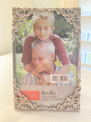 Green Tree Gallery 4''x 6'' Filigree Corners Frame Horizontal or Vertical Easel