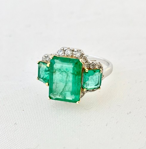 MAGNIFICENT 3.50CT NATURAL EMERALD AND DIAMOND RING WITH VALUATION $12,350 - Picture 5 of 9