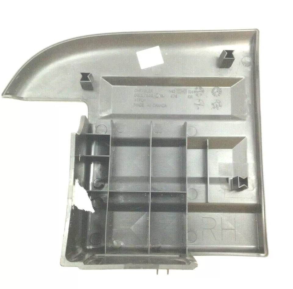 Задняя крышка поручня со стороны пассажира черная для пикапа Dodge Ram 1500 2010-2019 годов выпуска новая от оригинального производителя - Изображение 2 из 3