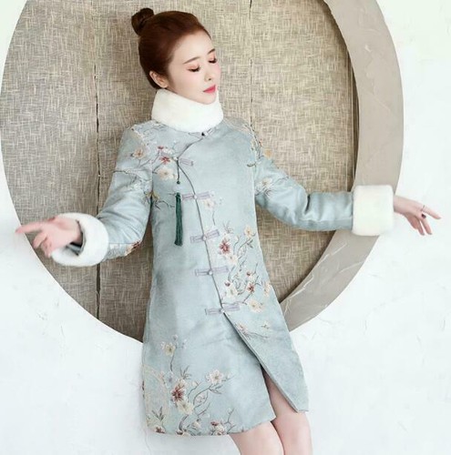 Para mujeres Invierno Nuevo Estilo Chino Cuello de Piel Bordado Cheongsam Abrigos de Algodón - Imagen 2 de 13