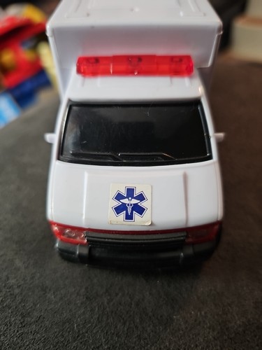 Unbranded Plastic Ambulance- 6 Inches x 2 Inches x 3inches - Picture 10 of 13
