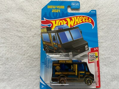 #ad Quick Bite Holiday Racers Hot Wheels $1.99