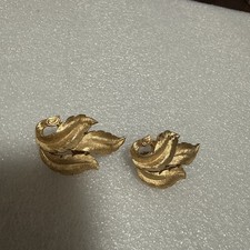Vintage Crown Trifari Leaf Clip Earrings