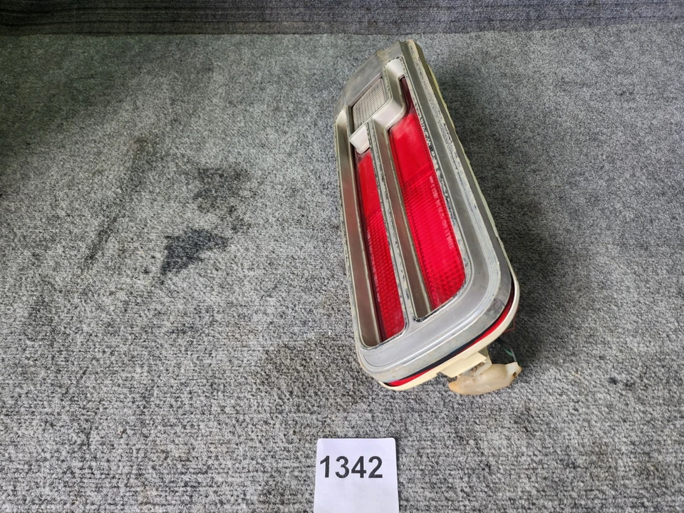 1974-1975 Dodge Colt Rear Tail Light Lamp Foto 2 de 4
