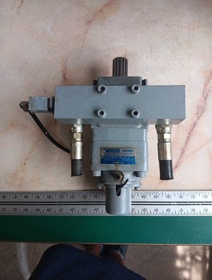 VICKERS TOKIMEC HYDRAULIC MOTOR CR-10-5GT8L-30-SD-JA-S114-J
