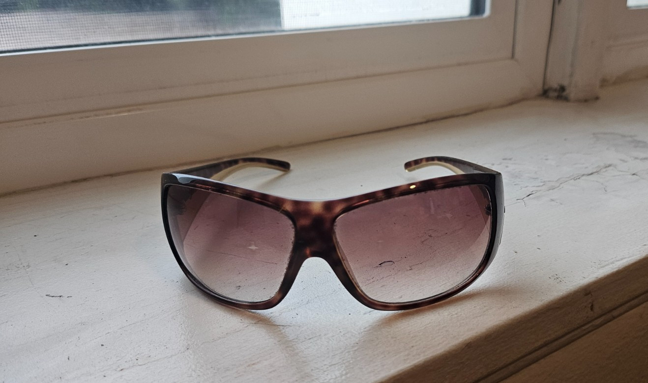 Prada tortoise-shell sunglasses 2000s - image 1