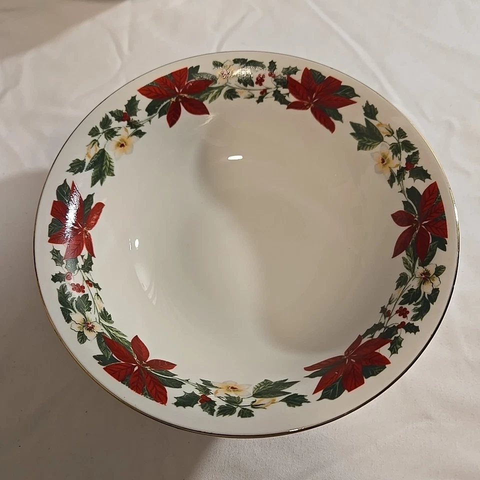 6 -Vintage Gibson Everyday Poinsettia Holiday White/Red Floral Soup/Cereal Bowls - Image 2 of 4