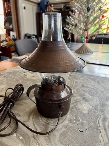 VINTAGE KUNSTHANDWERK GEHÄMMERTE MESSINGLAMPE NEU VERKABELT EXC PATINA 10" HOCH - Bild 1 von 8