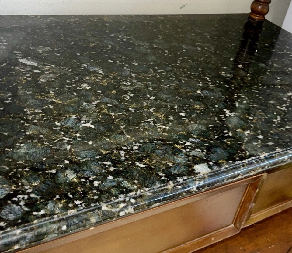 Antiguo piso victoriano de caoba con tapa de granito mariposa verde Foto 4 de 4