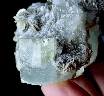 140gBeautiful Terminated Aquamarine Crystals With Micca From Skardu Pakistan