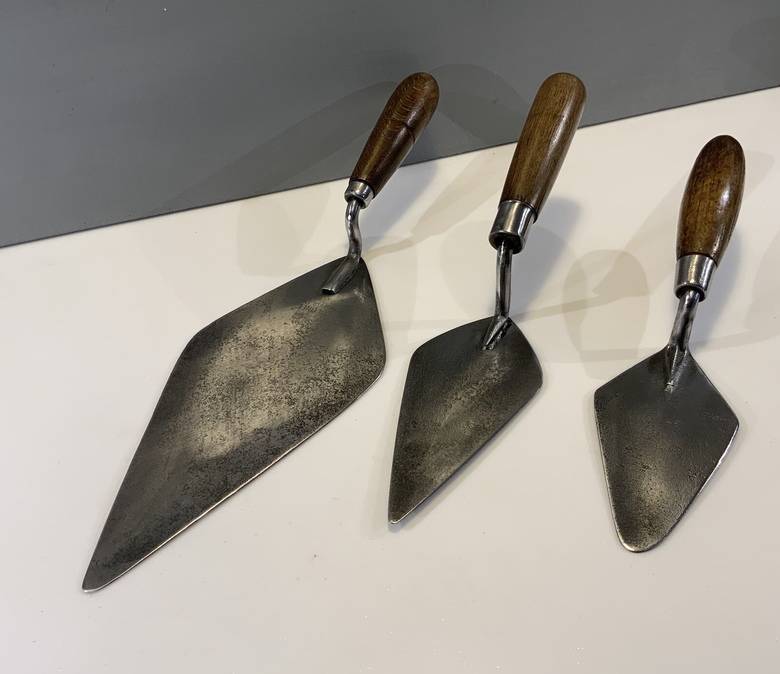 3 VINTAGE BRICKLAYERS TROWELS BRICK LAYING TROWEL & 2 POINTING TROWELS eBay