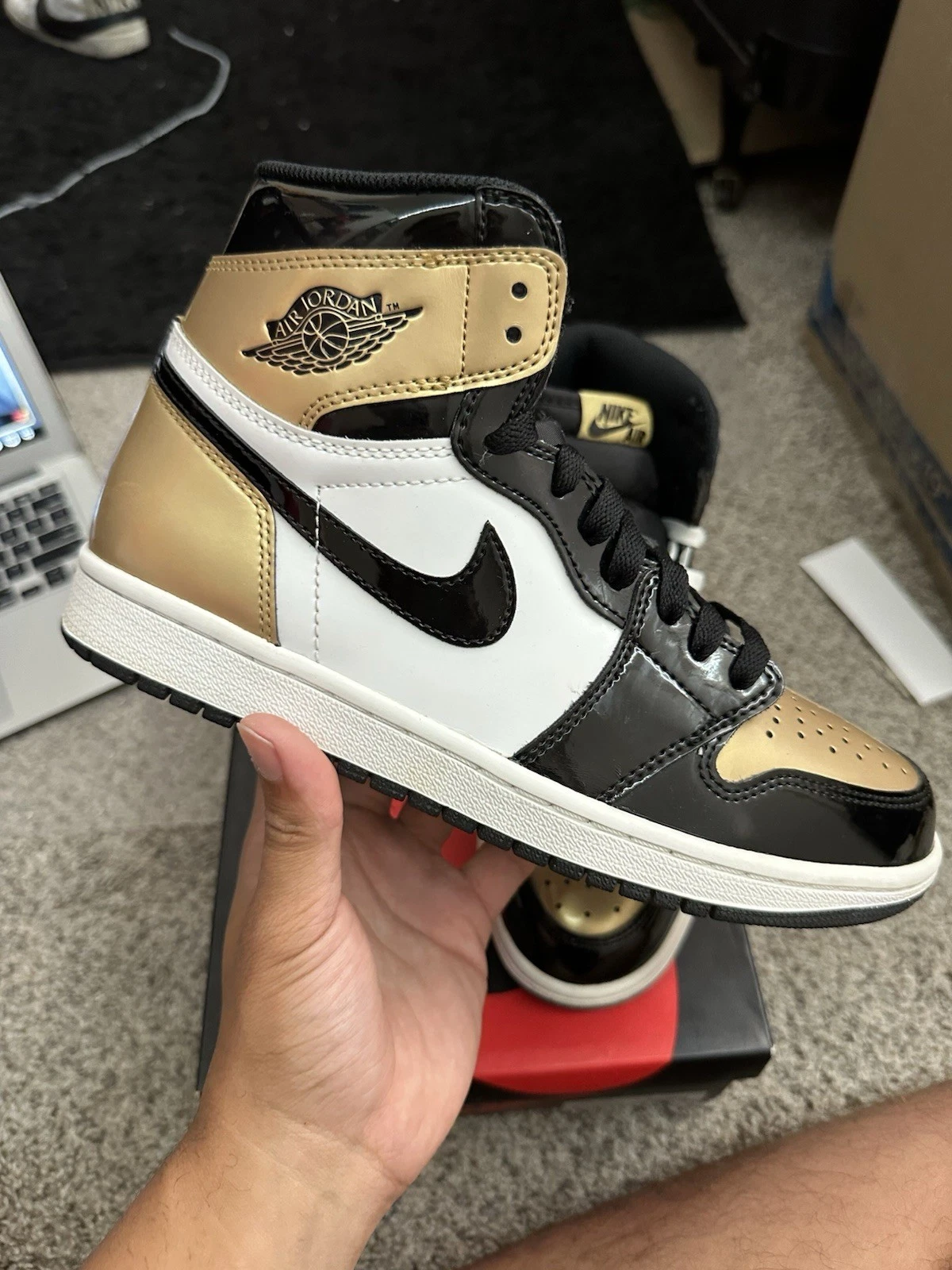 Air Jordan 1 Retro OG NRG punta alta oro nero bianco metallizzato brevetto taglia 8