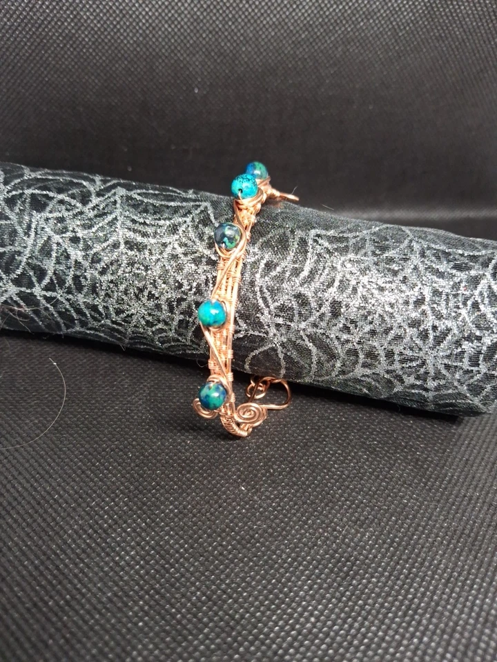 Bracelete de cobre envolto em fio com criscolla - Imagem 3 de 4