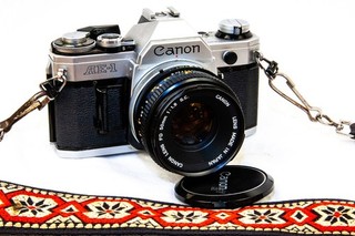 Canon AE 1 PELLICOLA TESTATA fotocamera con obiettivo 50 mm 1:1.8 FD 35 mm reflex studente vintage BELLA