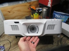 ViewSonic Pro8510L Large Venue DLP Projector ONLY 995 HOURS  ONE MISSING FOOT 