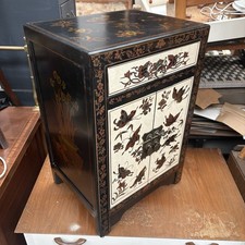 Antique Style Ornate Decorated Chinese Oriental Bedside Table Cabinet Lamp Table