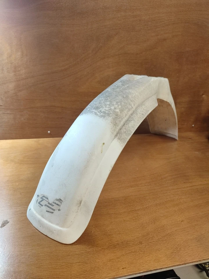 Carénage garde boue avant YAMAHA DTLC 125 1HR de 1987 - Photo 1/4