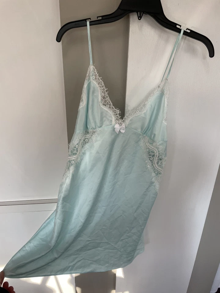 $58 NUEVO CON ETIQUETAS CAMISÓN BETSEY JOHNSON AZUL MUJER SATINADO/ENCAJE TALLA GRANDE JL94 Foto 3 de 4
