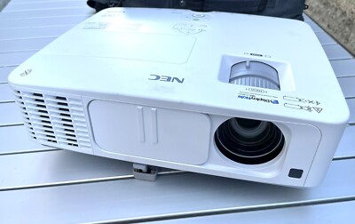 NEC PE401 FULL HD 3D Professional Desktop Projektor Heimkino Beamer 857h HDMI