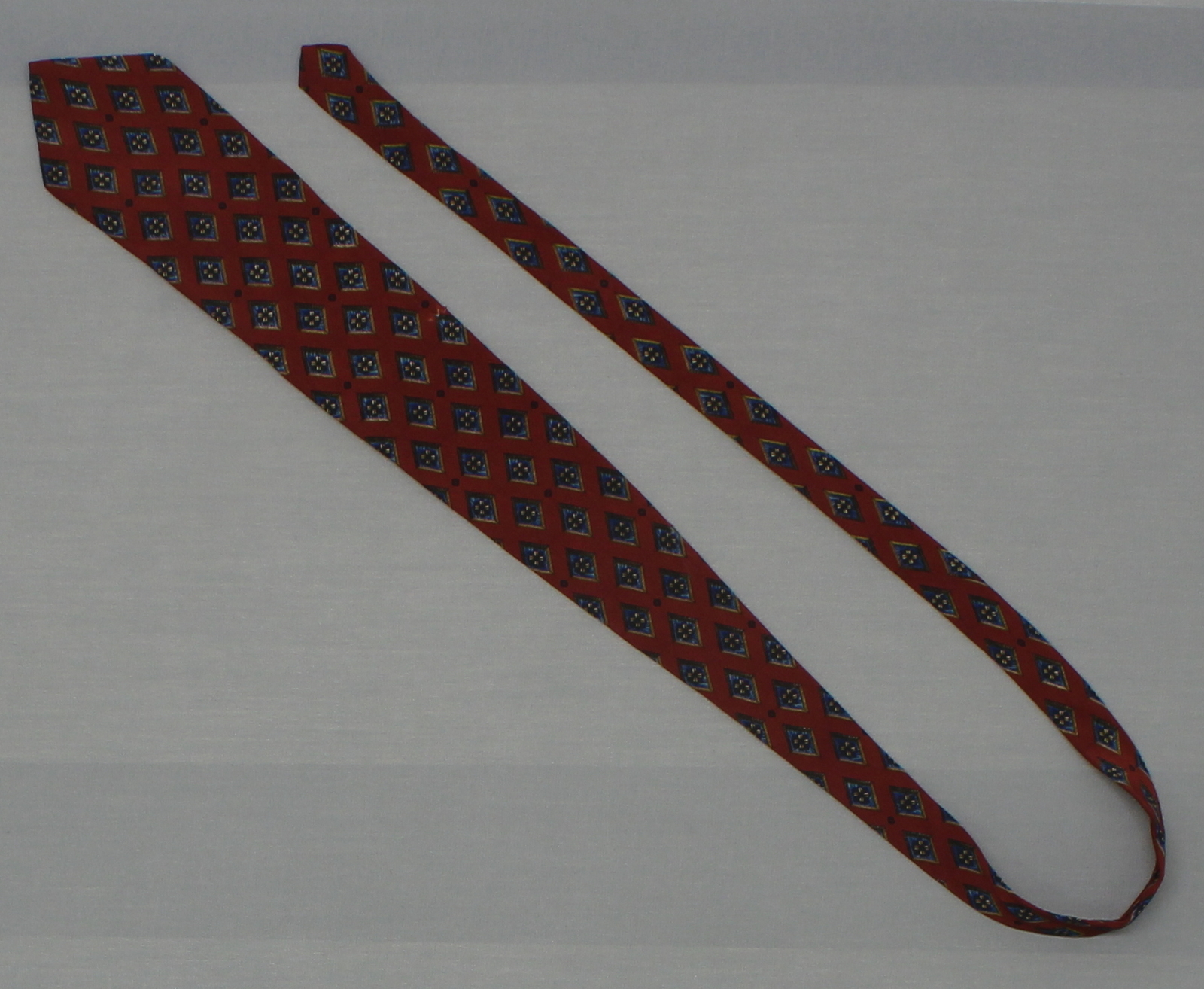 Mallory & Church Diamond Medallion Silk Necktie Vintage Tie Maroon FREE