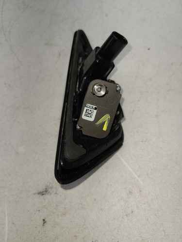 2023 Tesla Model Y Front Right Passenger Side Repeater Fender Camara OEM 1820735 - Picture 19 of 20
