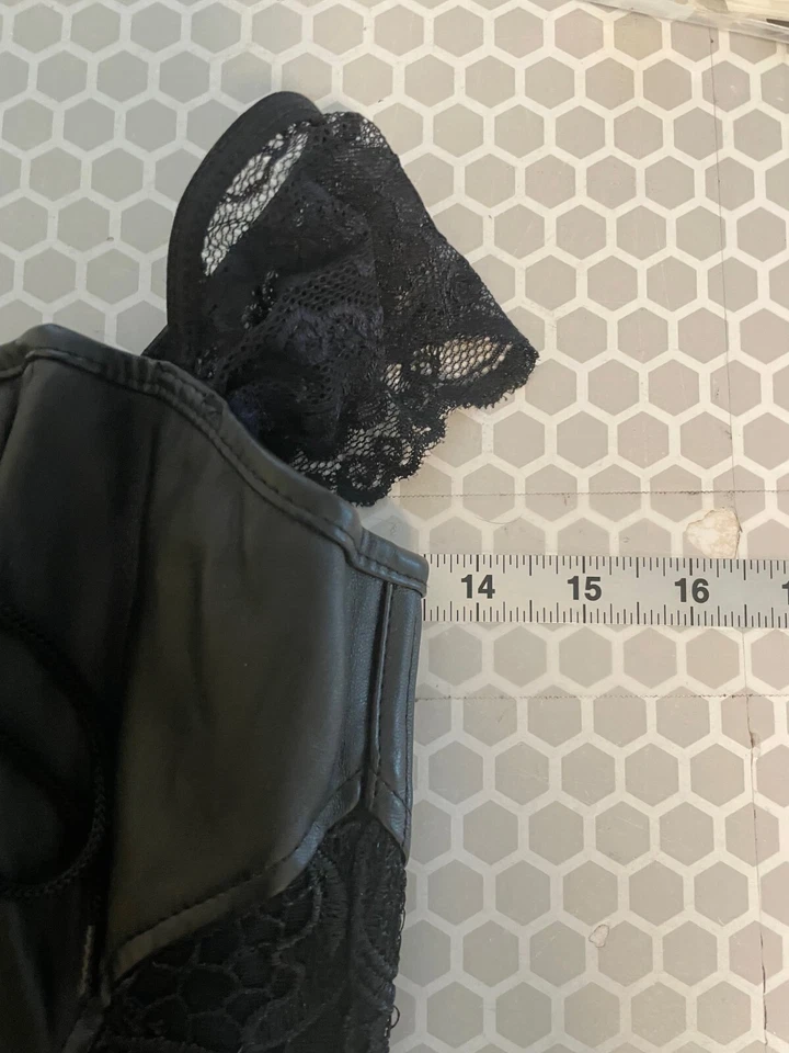 Top corsé para mujer mediano negro imitación cuero encaje ribete Steampunk caprichoso Y2K Foto 4 de 4