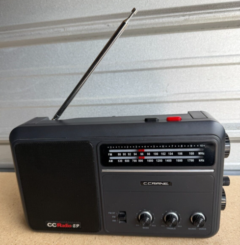 C. Crane CC Radio EP AM/FM Portable Radio *NO AC Adapter* Teste & Works