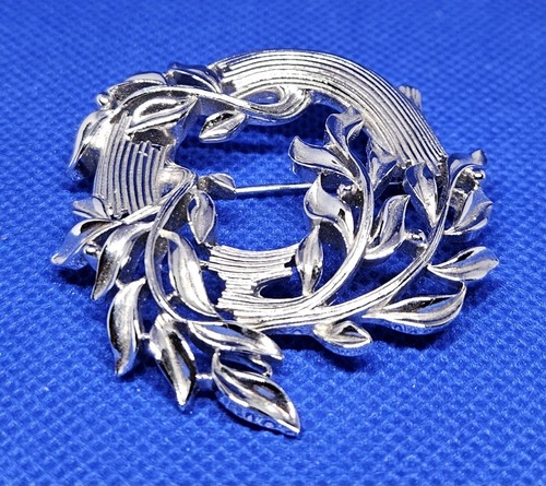 Vintage Crown Trifari Brooch Silver Tone Leaf Wreath Pin Jewelry - Picture 2 of 6