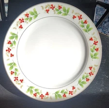 Royal Norfolk CHRISTMAS HOLLY 10-1/4" Dinner Plates Berries Leaves  25 Available