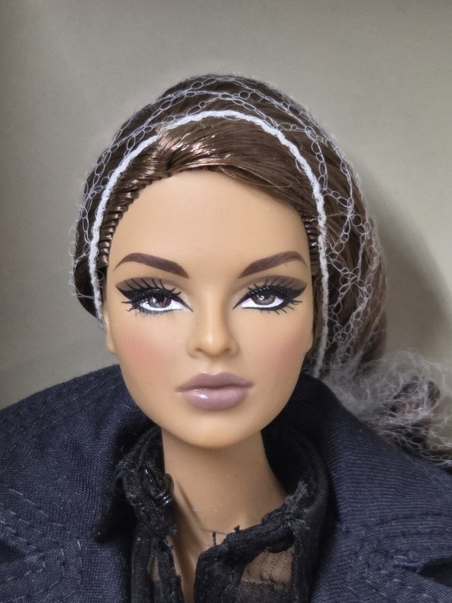 2011 Integrity Toys Scene Stealer Isha Fashion Royalty #91269