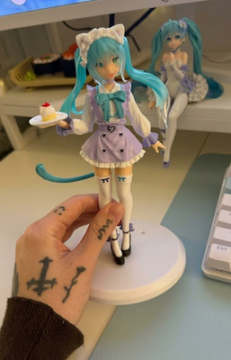18CM Hatsune Miku Cat Eat Ver PVC Anime Figure Collectible Model Statue Toy Gift