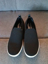 Skechers Black Stretch Arch Fit/Air Cooled Slip On Walking Shoe Women's SZ 8.5M