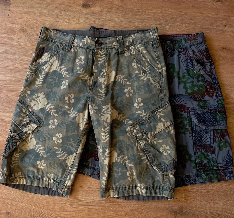Joblot of 2 Mens Cargo Shorts Cotton Knee Length Half Pants Pockets - 32+34" W - Image 1 of 4
