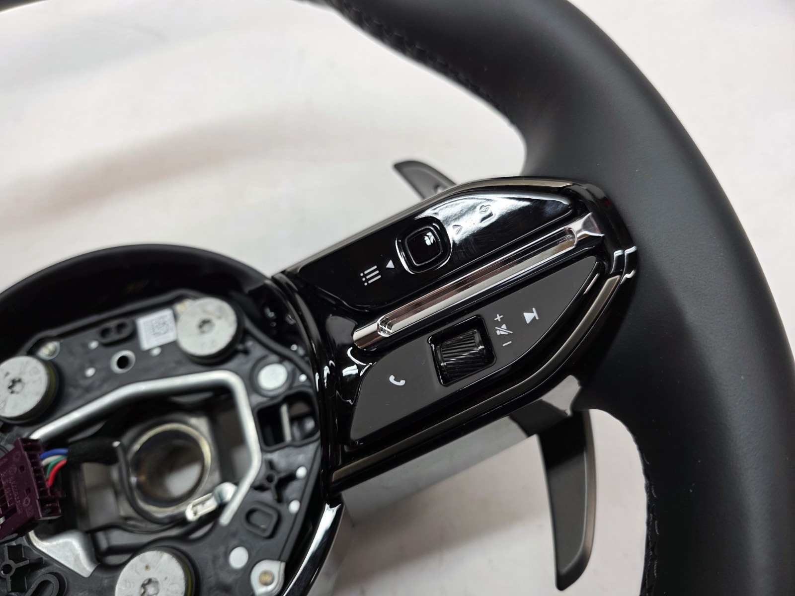 ASTON MARTIN DB12 VOLANTE STEERING WHEEL OEM RY53-3600-DB