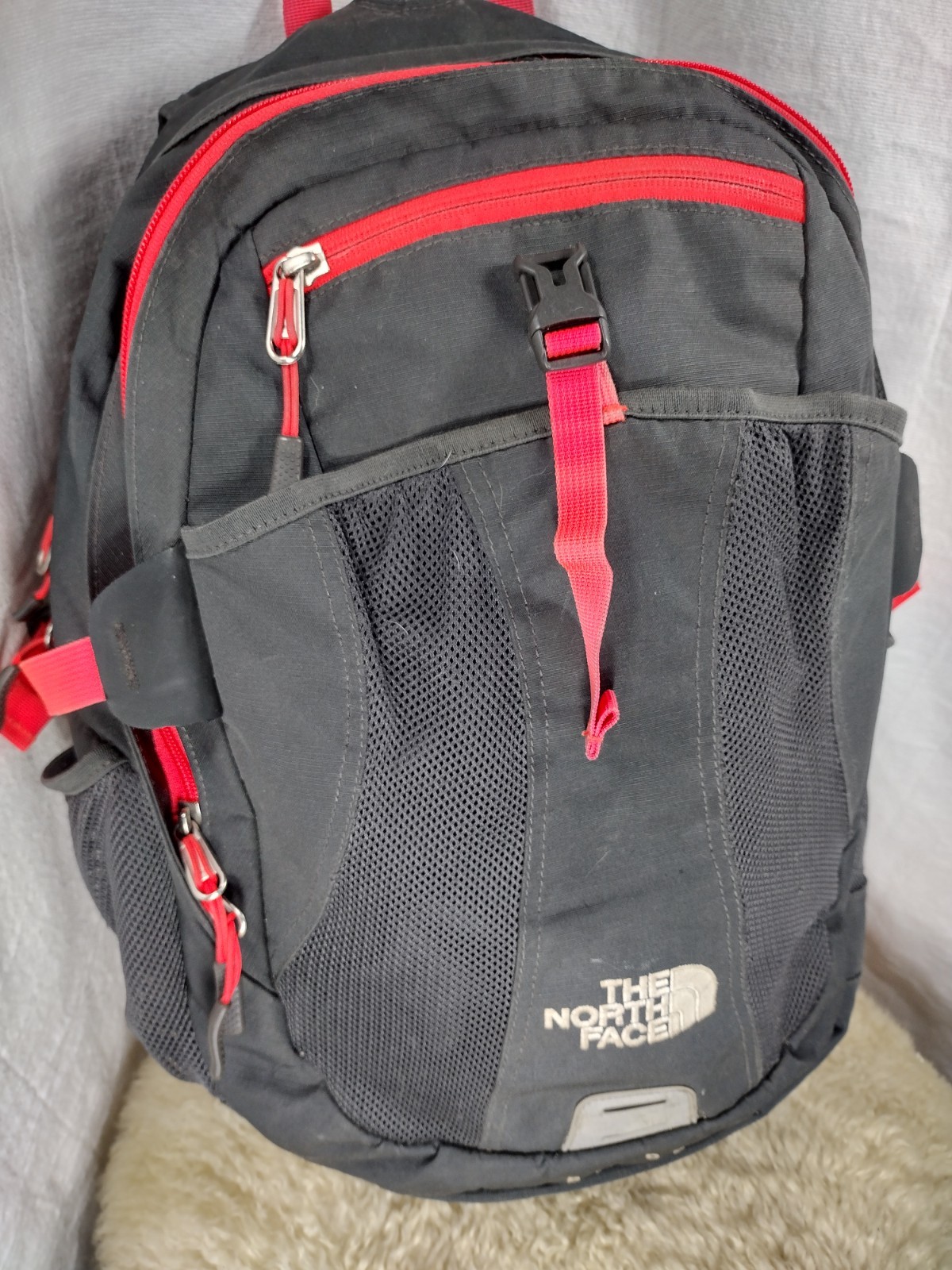 THE NORTH FACE BACKPACK RECON PADDED LAPTOP BACKPACK BLACK & RED GREAT CONDITION thumbnail 20