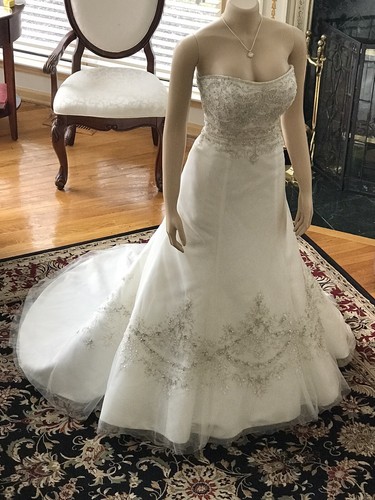 Casablanca Bridal sample gown Size 14 - Picture 11 of 12