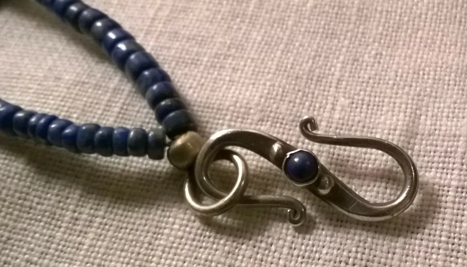 Collana di LAPISLAZZULI Blu notte con Esclusiva Pirite Dorata e Argento 925 - Immagine 3 di 4