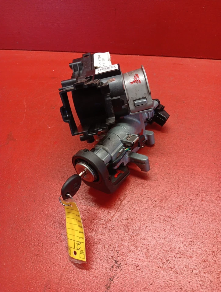 2005-2009 GM Multi Vehicle ignition Lock Cylinder w/ Keys 23233198 - Image 3 of 4