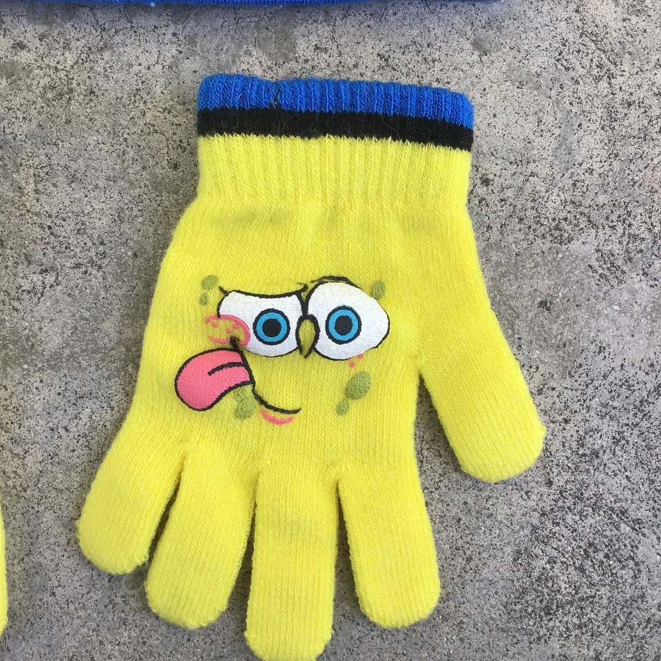Vintage Sponge Bob SquarePants Child Set Beanie Hat & Mittens Nickelodeon 2004 - Image 4 of 4