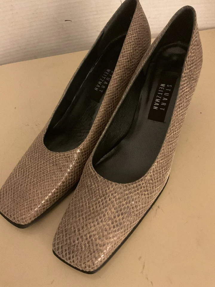 Stuart Weitzman Women Beige Leather Textured Heel Pumps size 10 Narrow Euro 41 - Image 2 of 4
