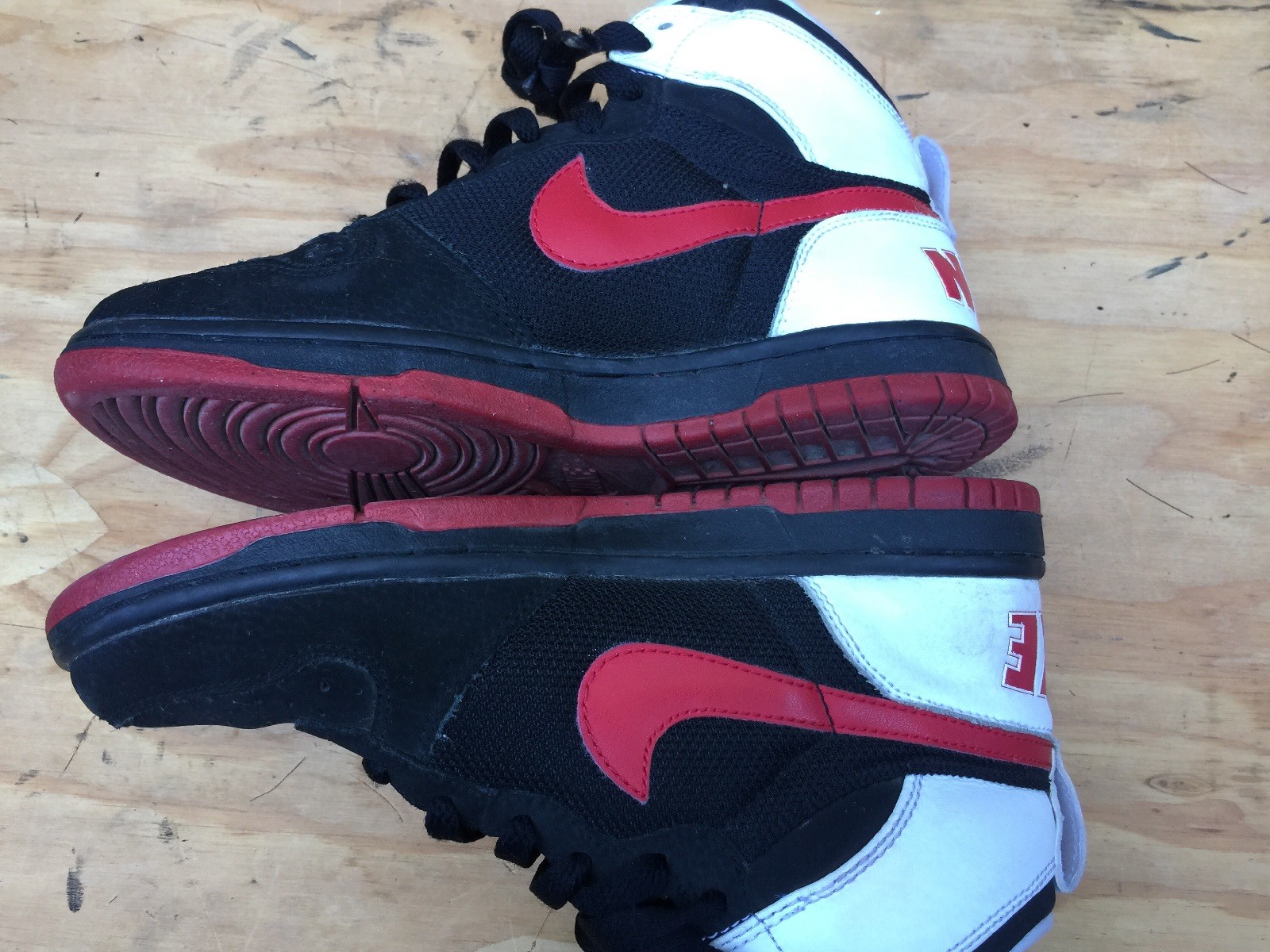 Nike - hohe schwarz und rot mit mit mit roten sohlen größe jungs 4.5 b7d6c9 Nike - hohe schwarz und rot mit mit mit roten sohlen größe jungs 4.5 b7d6c9
