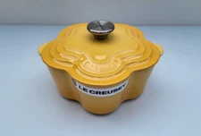 Le Creuset Flower Cocotte - 2.25 qt - Honey - NIB