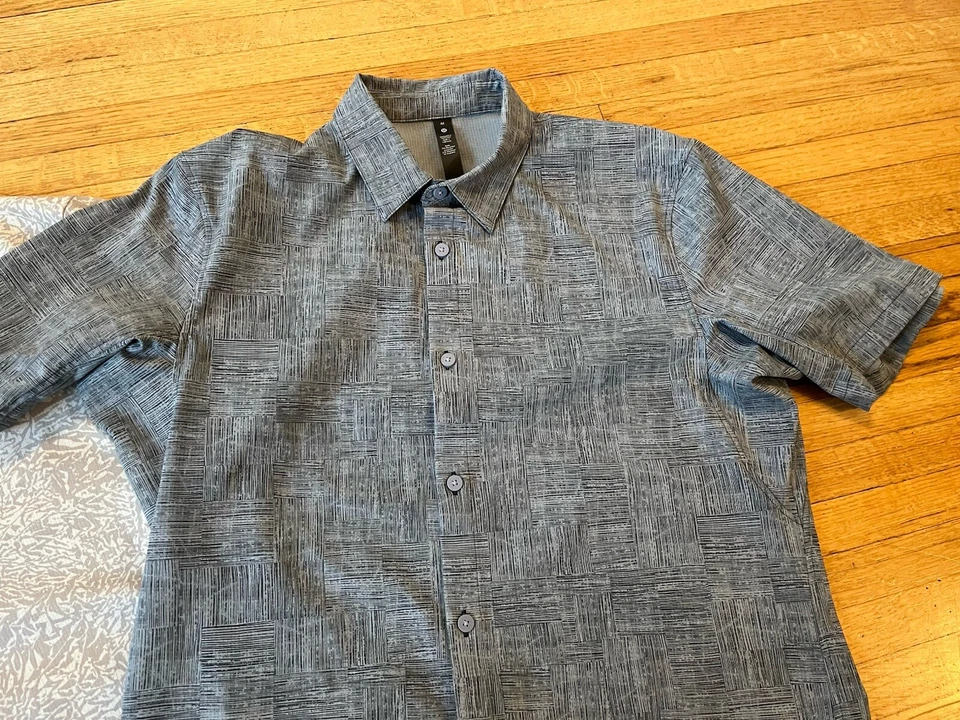 Lululemon Airing Easy Short Sleeve Shirts Mens M EUC Lot of 2 Shirts Gray White - Image 4 of 4