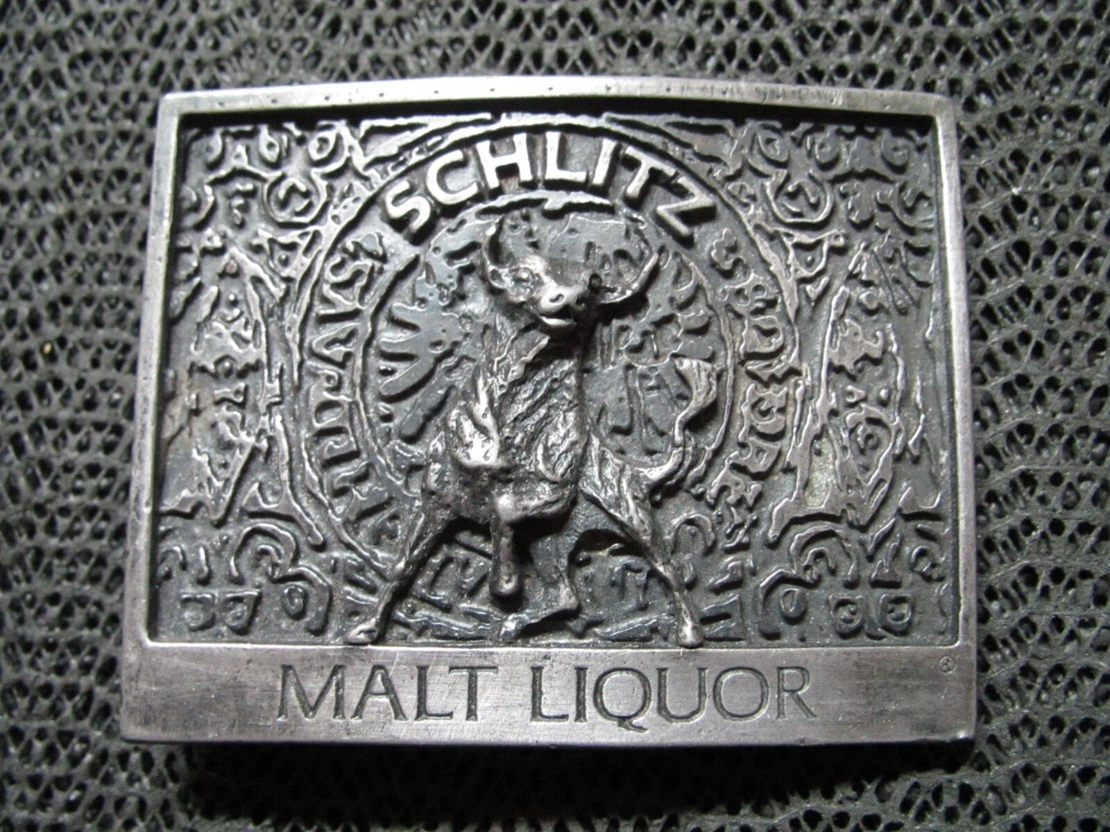SCHLITZ MALT LIQUOR BULL DESIGN BELT BUCKLE! VINTAGE!… Gem