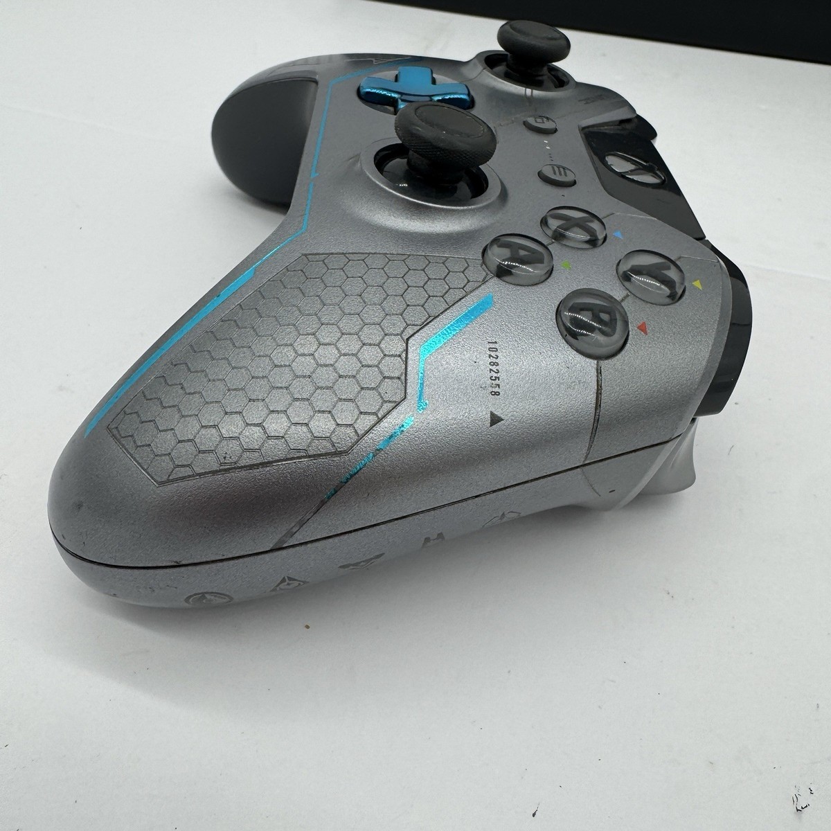 Here's a closer look at the snazzy Halo 5: Guardians Limited Edition