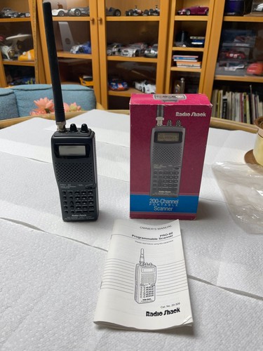 Radio Shack 200 canales escáner portátil PRO - 60 triple conversión hiperescaneo - Imagen 2 de 5